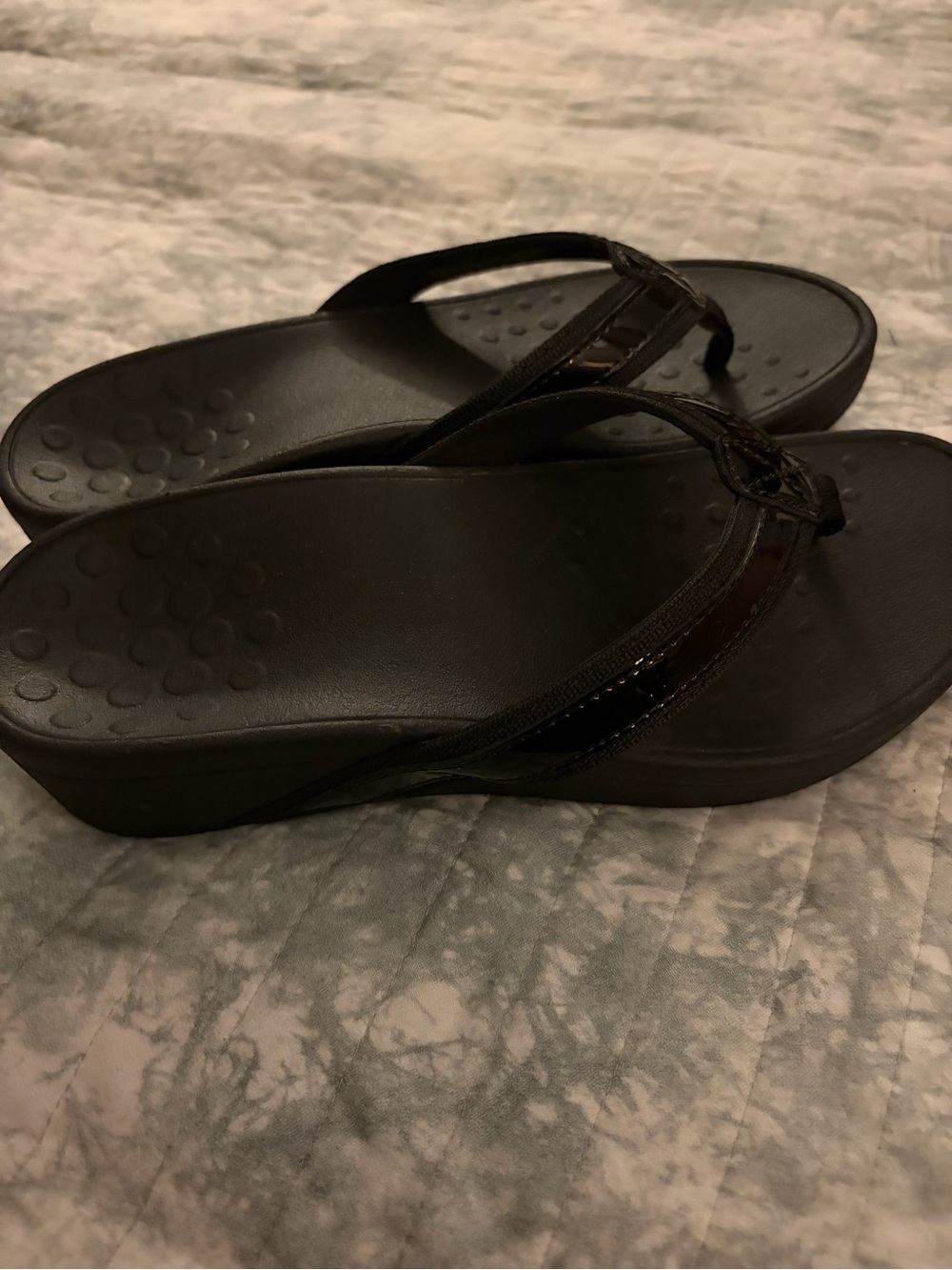 VIONIC - Hightide” Women's Black Wedge Flip-Flop Sandals, Size 7 - Picture 3 of 5